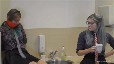 צוגעבונדן / צוגעבונדן און געגאסן / דאַמע אין נויט