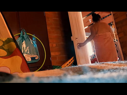 ❤️ דער פעטער גייט מיר נאך אריין אין דער רעגנדל, ער פאקט מיך בשעת איך גיי א רעגנדל. שיין פּאָרן ביי אונדז ❌️❤